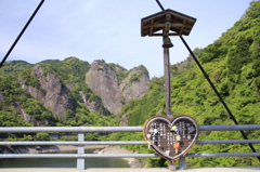 _MG_1889　奥八女けなぎ橋からのﾊｰﾄ岩・2