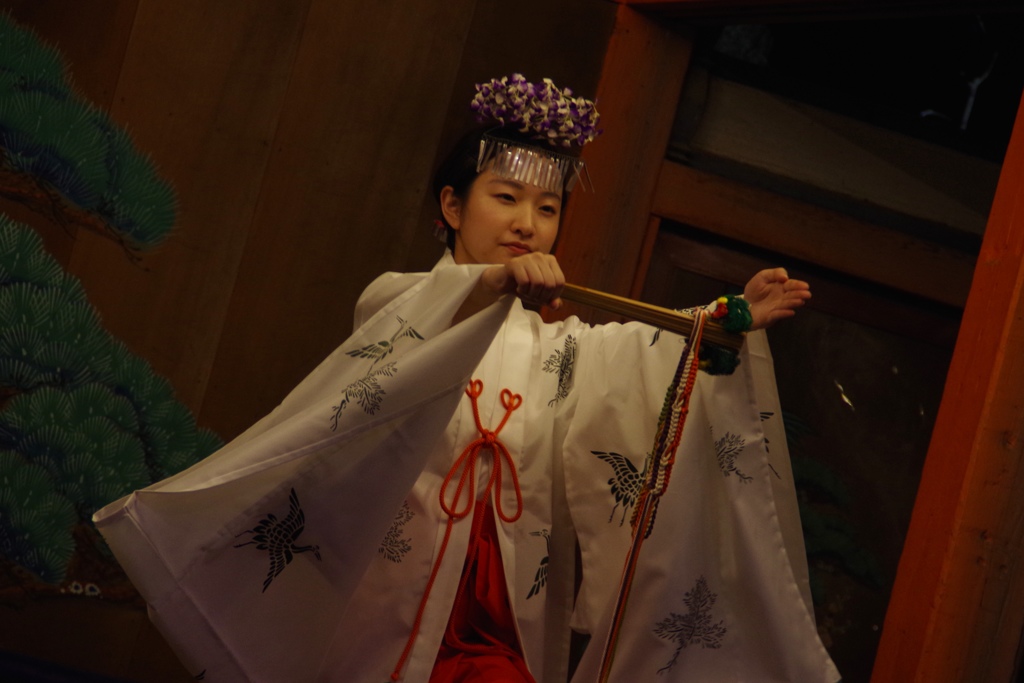 巫女の舞
