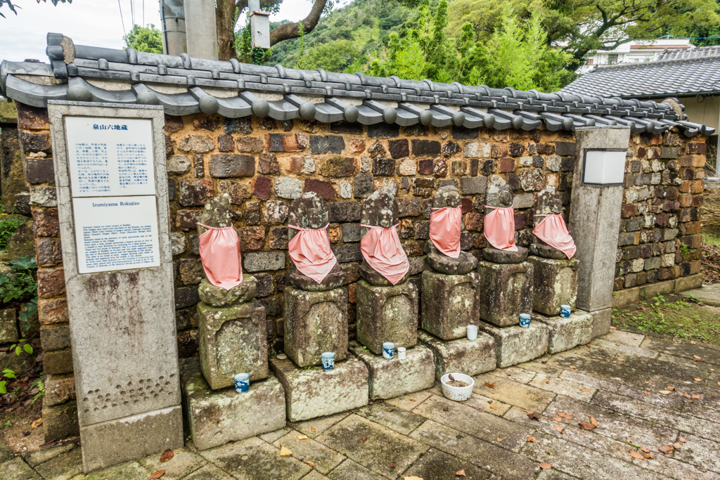 トンバイ塀と六地蔵