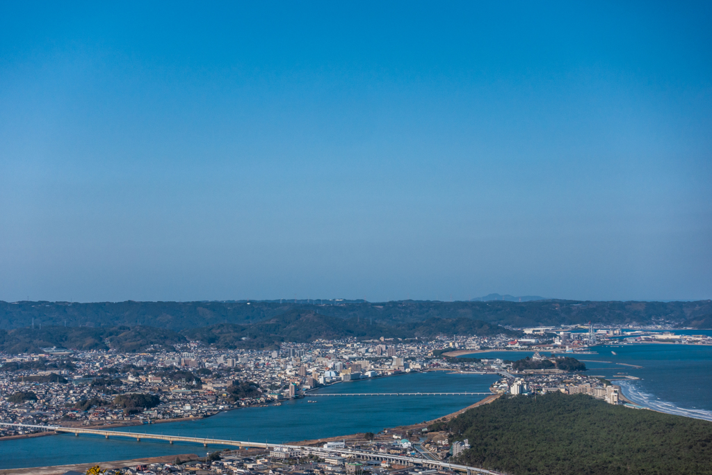 松浦川河口と唐津城