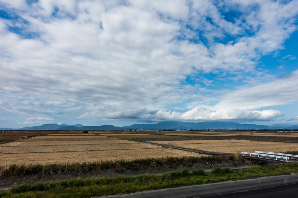 干拓地越しに天山