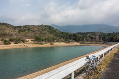 天山は雨