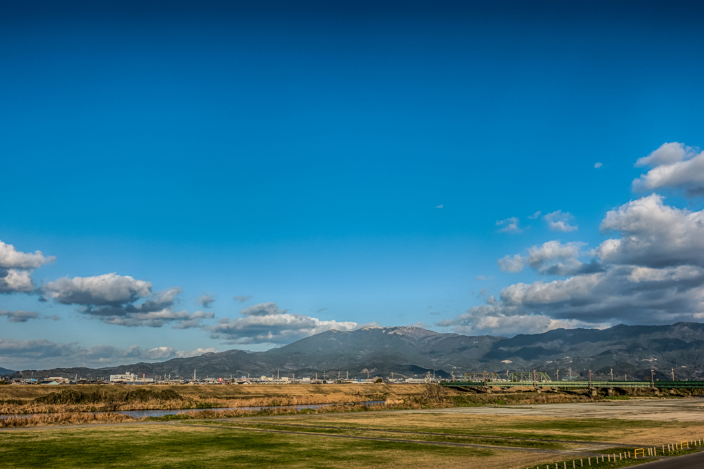 バルーン会場越しに天山