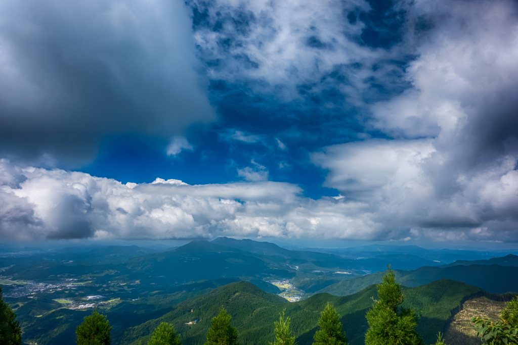八幡岳は雲の下