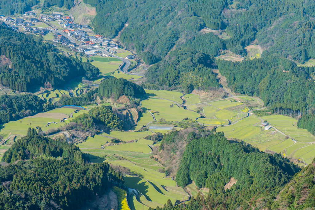 八幡岳から高石積み棚田