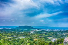 林道から鏡山と唐津湾
