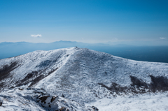 中岳から稲星山、奥に祖母山