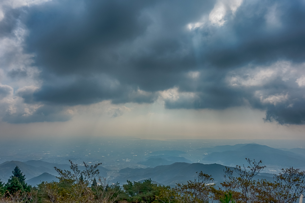 曇の下の佐賀平野