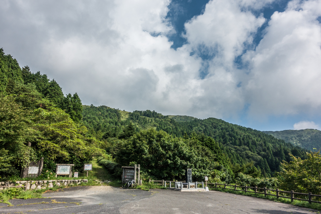 誰もいない駐車場