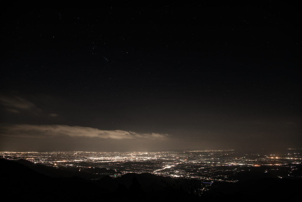 夜景とオリオン座