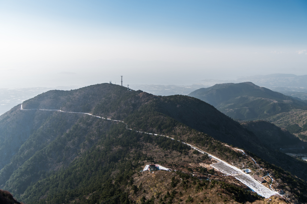 循環道路を見下ろす