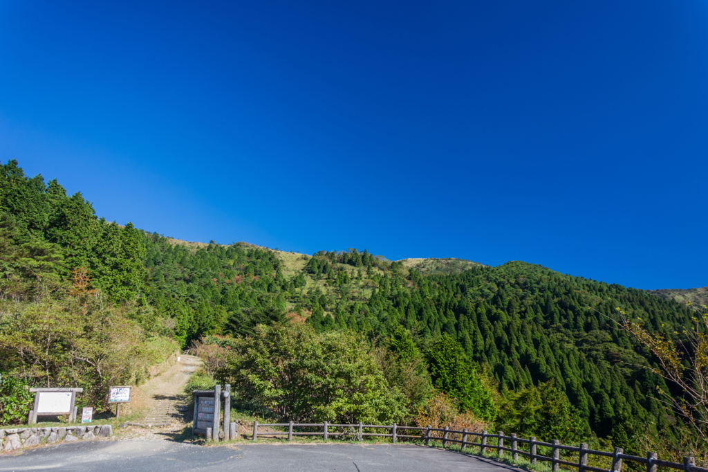 快晴の天山登山口