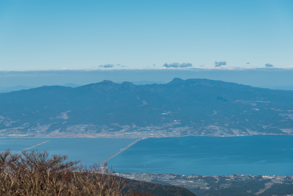 潮受け堤防と多良山系