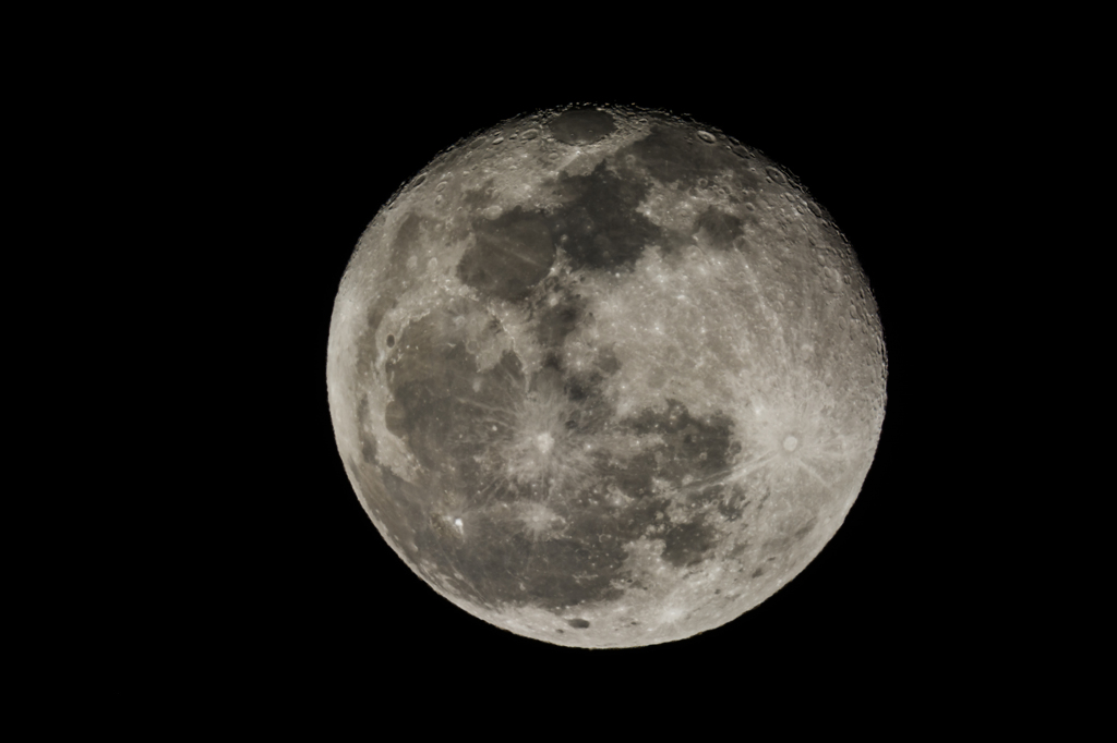 今日の月（月齢16.1日）