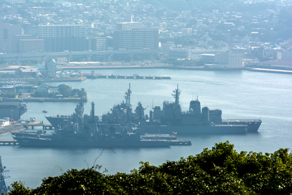 護衛艦あけぼの(108)とちょうかい(176)