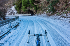 雪の林道