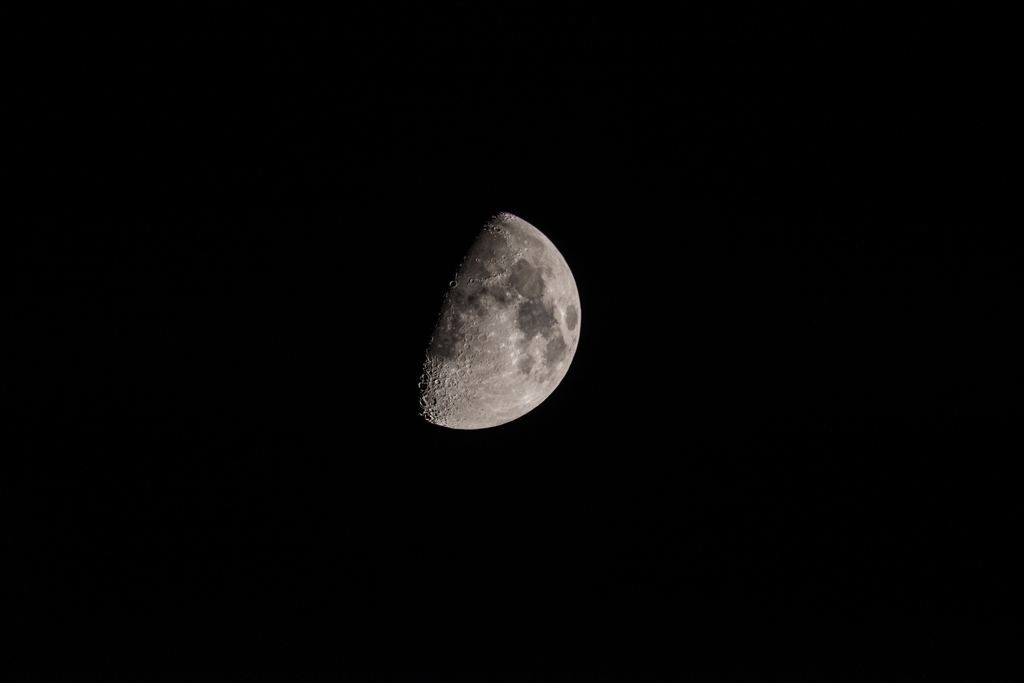 昨夜の月（月齢9.1日）