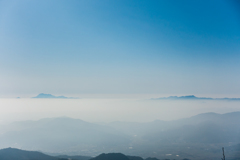 霞の上に雲仙と多良山系
