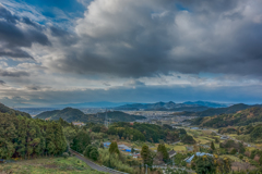 低い雲の下