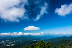 雲をかぶった八幡岳
