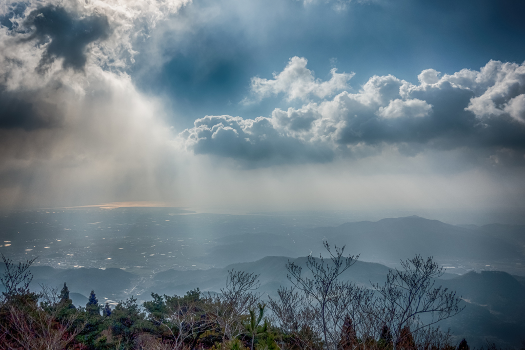 雪雲の切れ間から