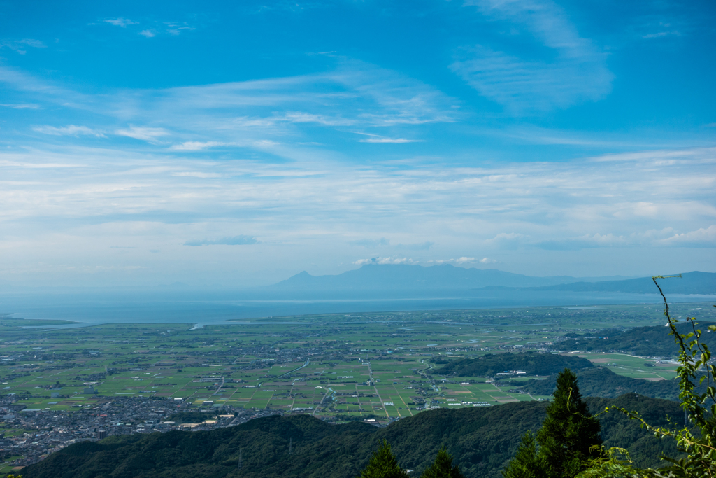 雲がかかった雲仙岳