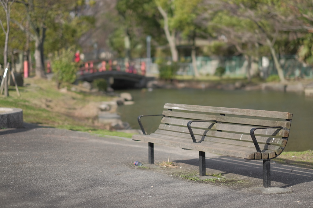 桜ノ宮公園の有り触れたベンチ