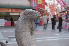 ヘビの石像in神戸南京町