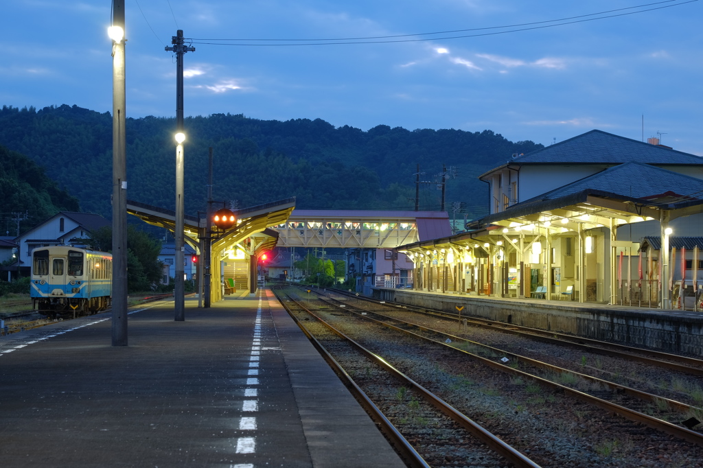 八幡浜駅夕景