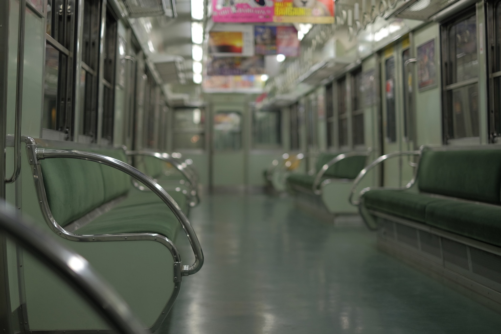 ある早朝の各駅停車