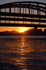 神戸港に夕日は沈む