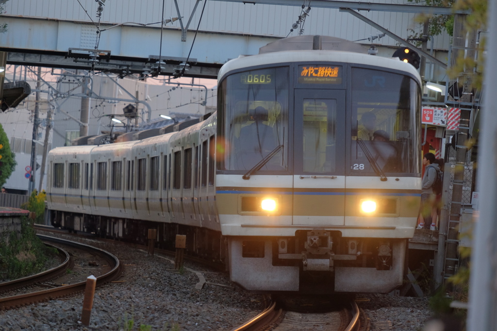 通りすがりのみやこ路快速　221系