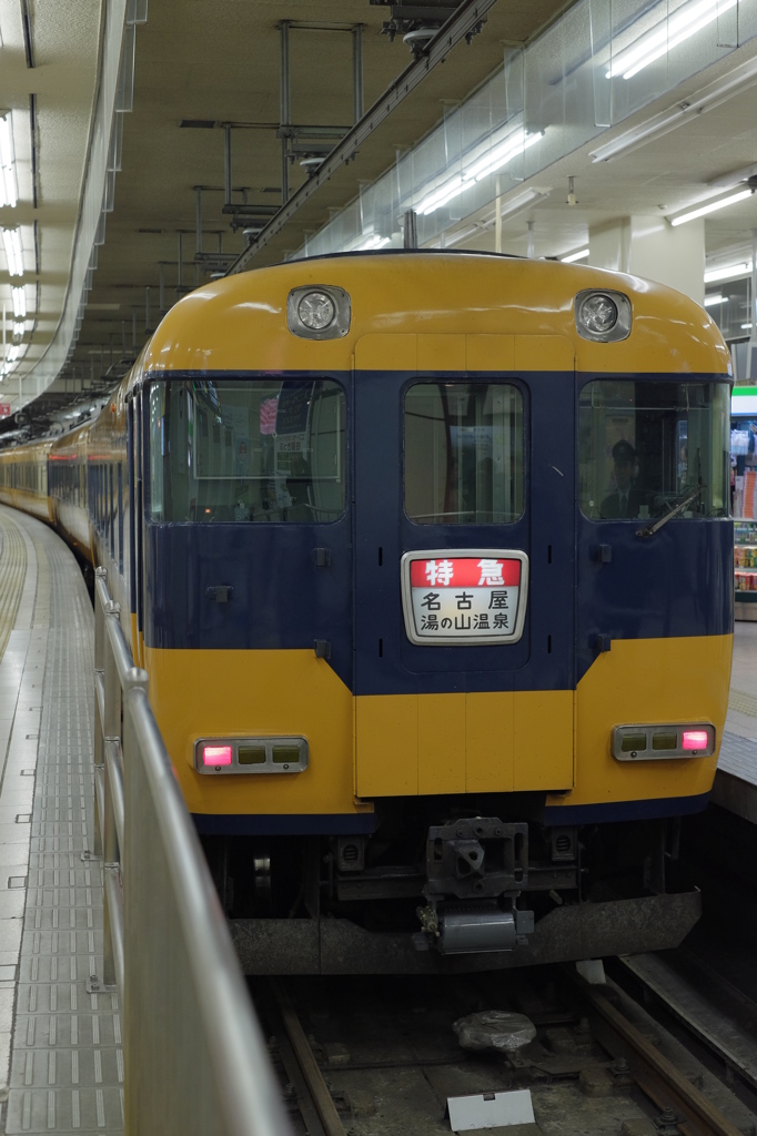 近鉄　12200系電車
