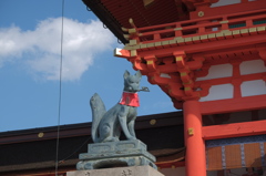 伏見稲荷　楼門脇の狐