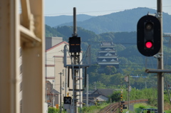 伊予大洲駅より大洲城天守閣を望む