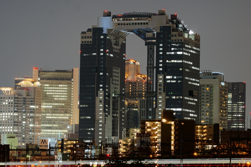 UMEDA SKY BUILDING・NIGHTVIEW（梅田スカイビル夜景)