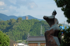 内子駅前より龍王公園を望む