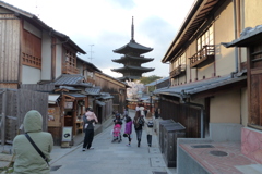 二年坂から八坂の塔を望む
