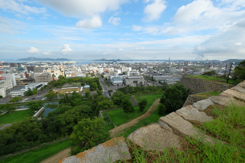 丸亀城本丸より　瀬戸大橋方向を望む