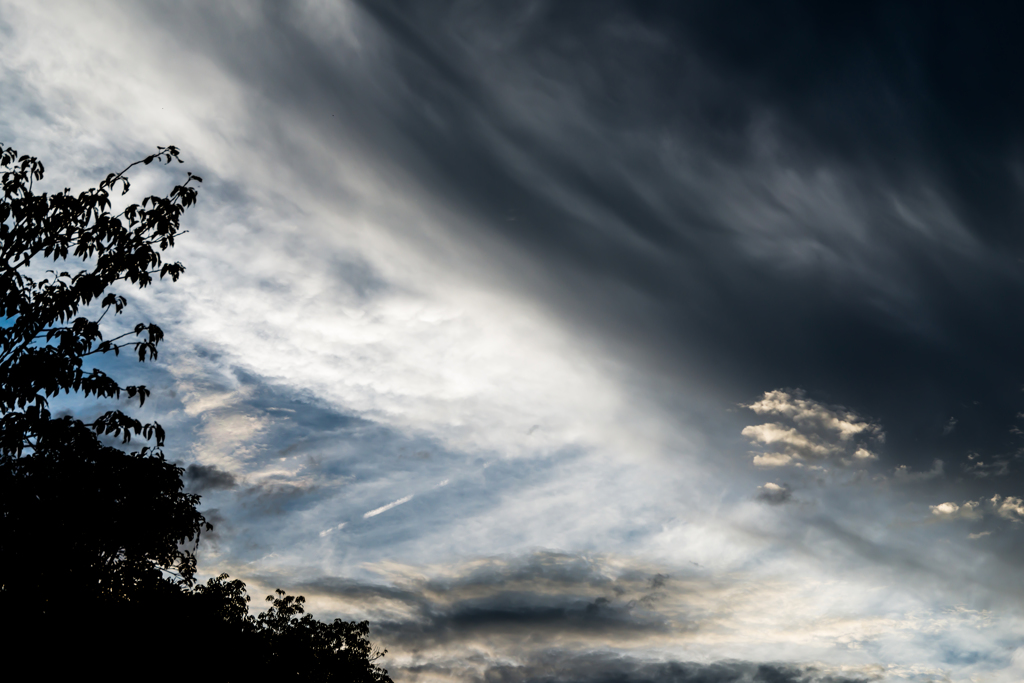 闇への雲