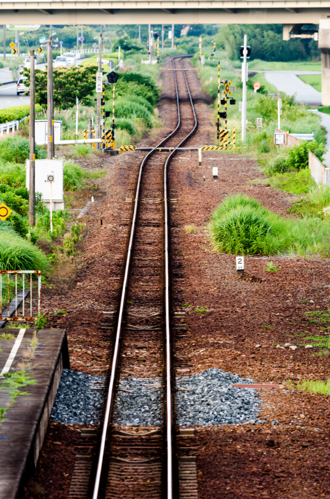 線路の向こうへ