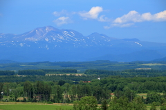 塔のある風景