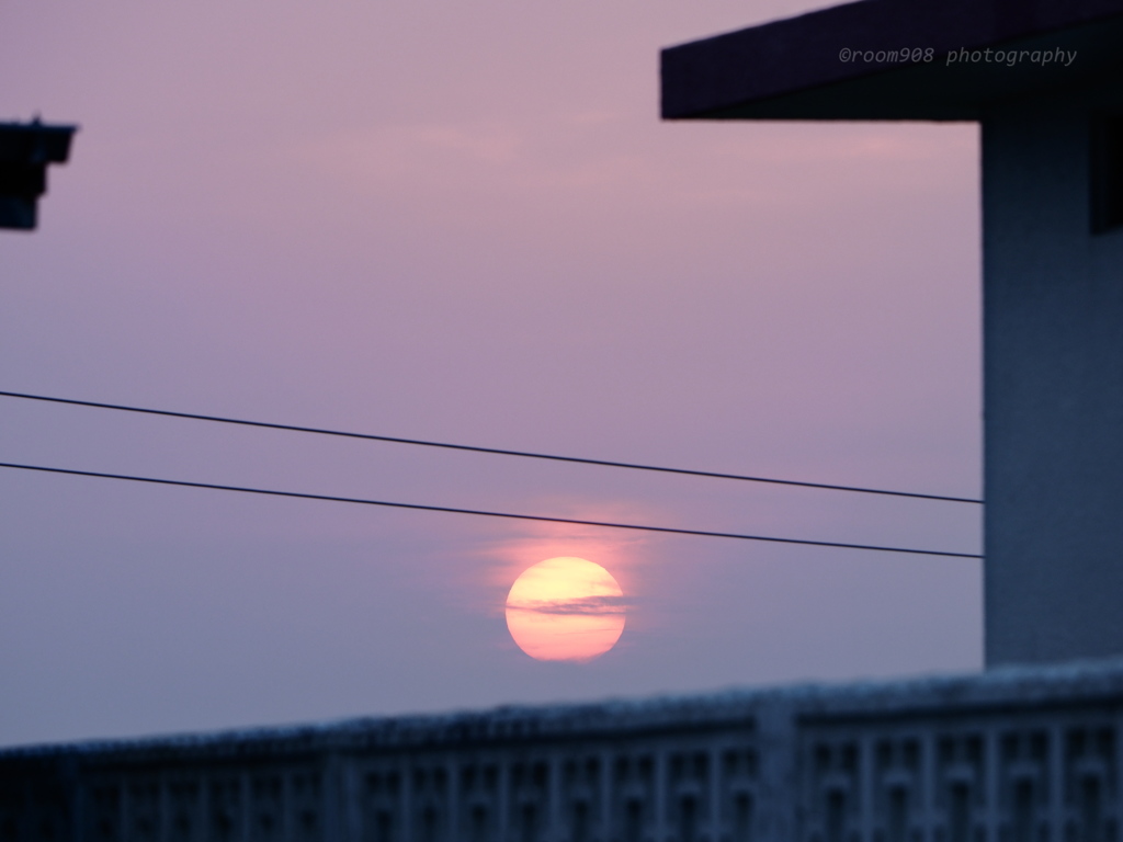 隙間の朝日