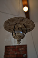 薄明りのもとで