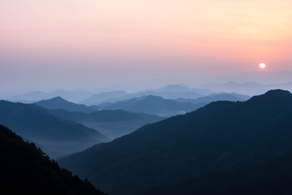 紀伊山地の夜明け