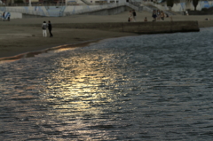 日暮れの浜辺