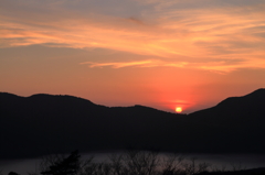 芦ノ湖に沈む夕日