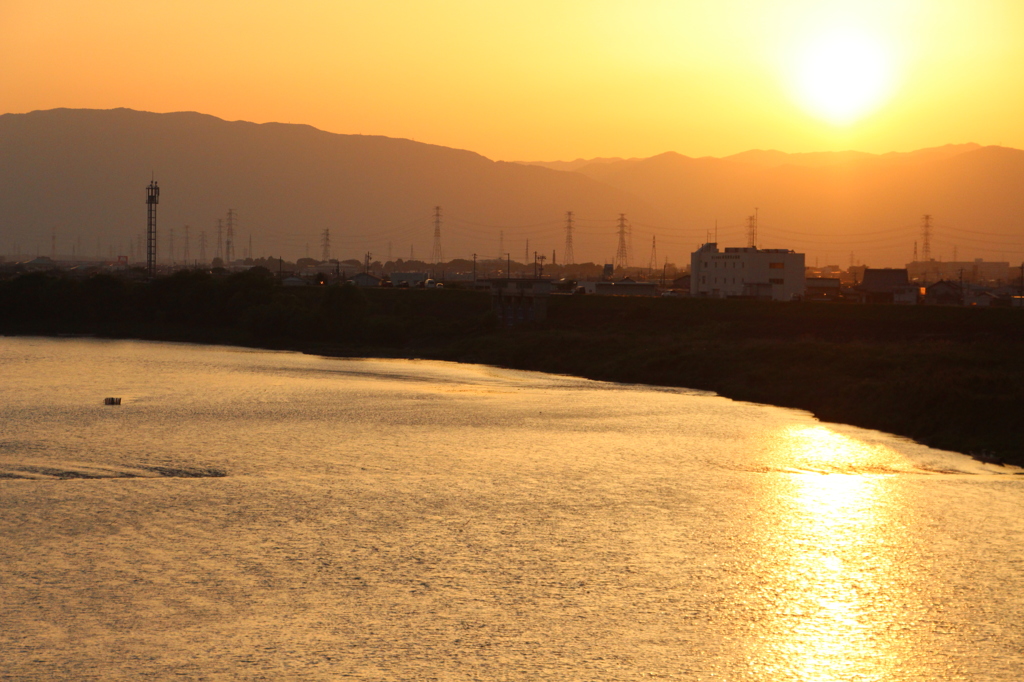長良川に映える夕焼け