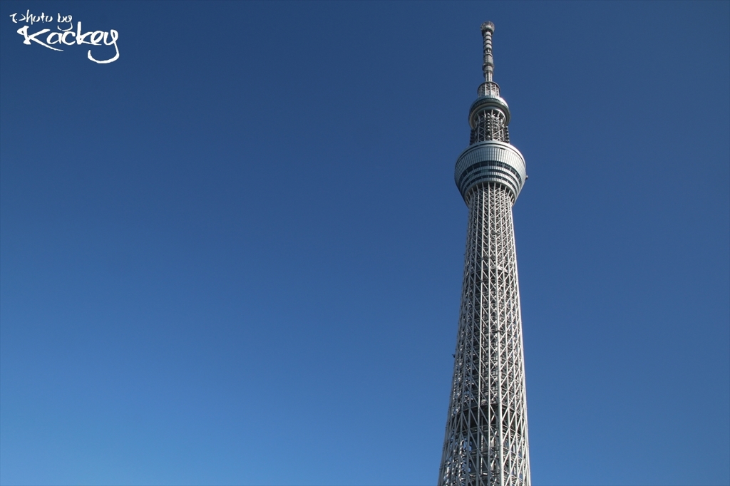 青く白く