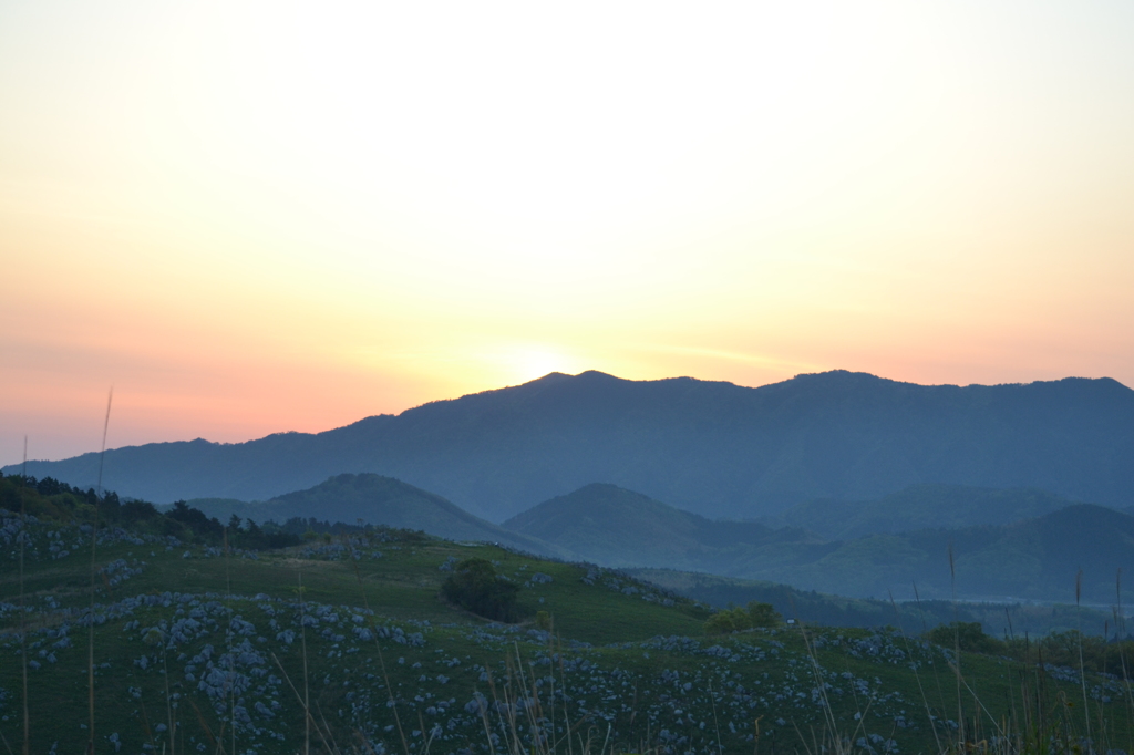 秋吉台　夜明け